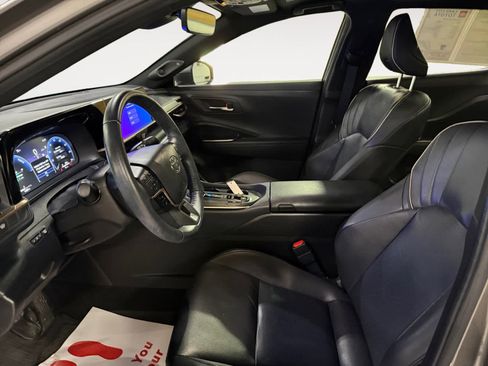 Used 2023 Toyota Crown Limited image 13