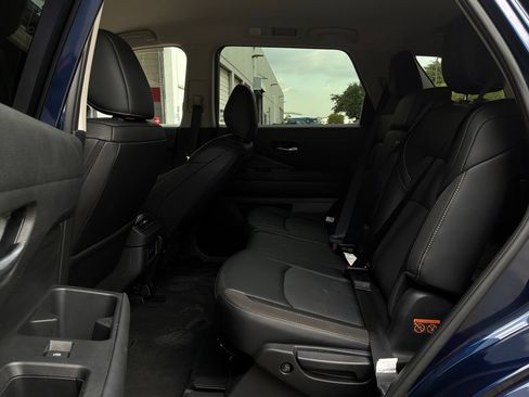 Used 2026 Nissan Pathfinder SL AWD/4WD image 13