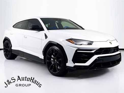 Used 2022 Lamborghini Urus image 1