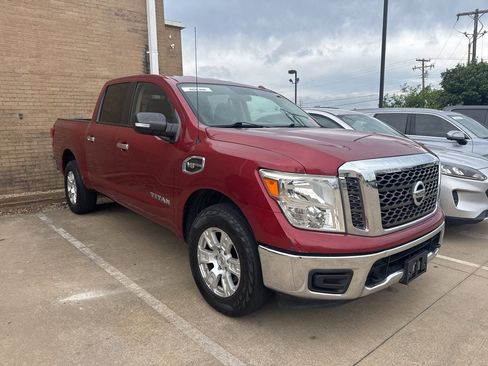Used 2017 Nissan Titan SV AWD/4WD image 3