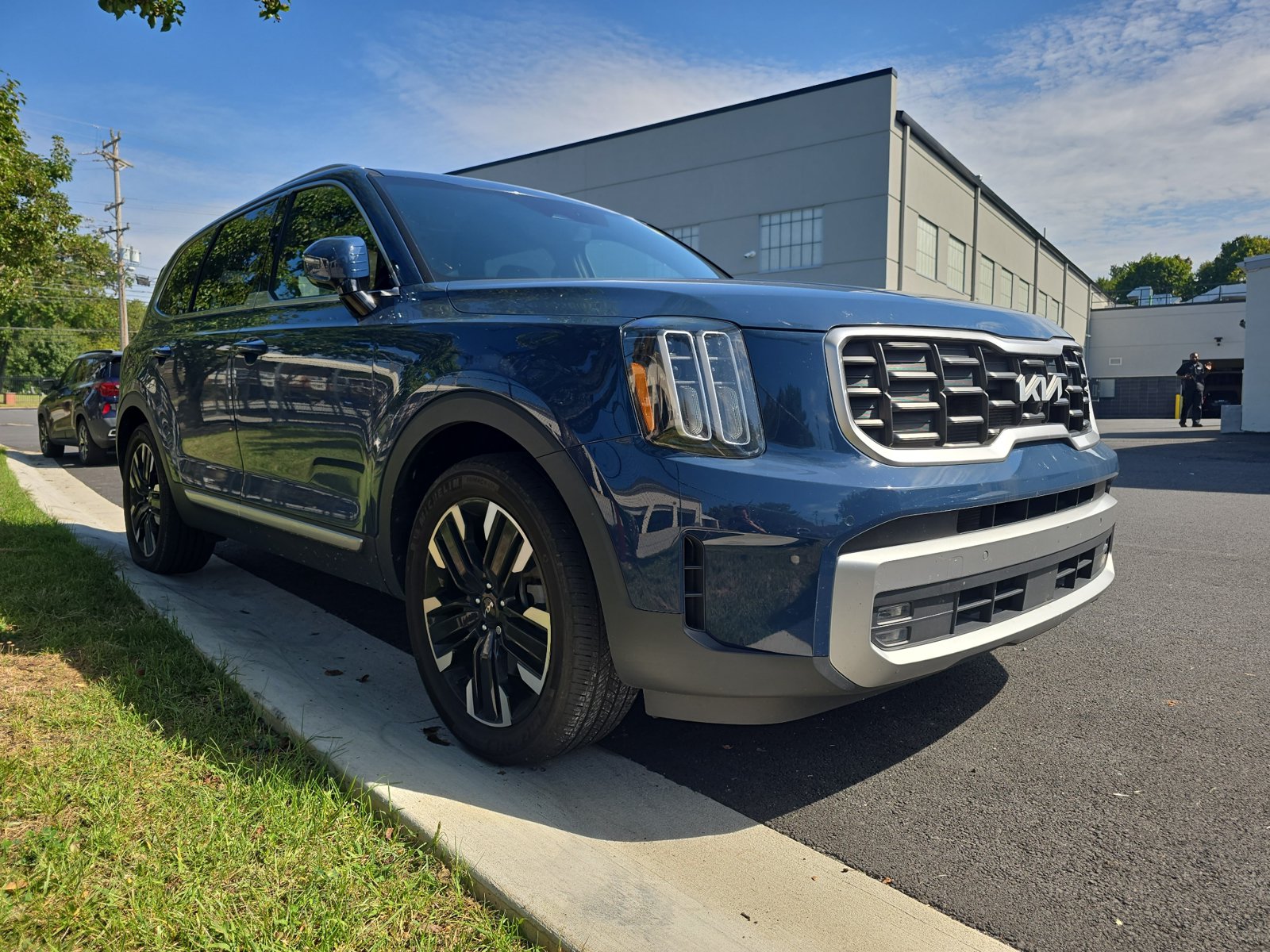 Used 2023 Kia Telluride SX Prestige AWD/4WD image 2