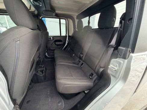 Used 2023 Jeep Gladiator Sport image 8