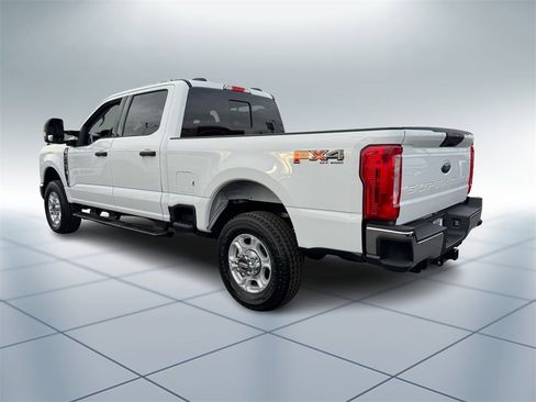 New 2026 Ford F250 XLT w/ FX4 Off-Road Package image 5