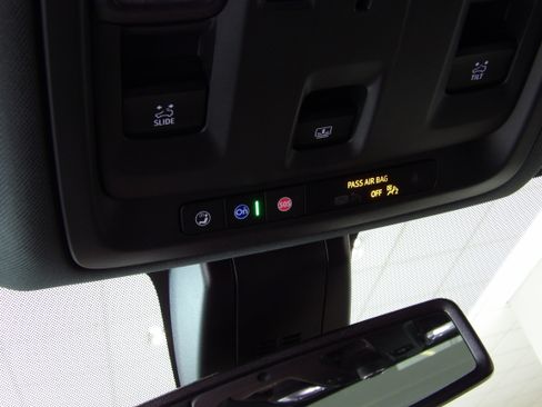 Used 2021 Chevrolet Tahoe LT w/ LT Signature Package AWD/4WD image 14
