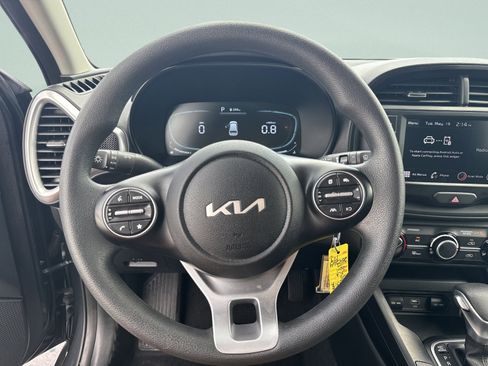 Used 2025 Kia Soul LX w/ LX Technology Package FWD image 9