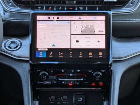 New 2023 Jeep Grand Cherokee Limited w/ Luxury Tech Group II AWD/4WD image 16