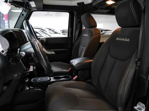 Used 2017 Jeep Wrangler Sahara w/ Connectivity Group AWD/4WD image 21