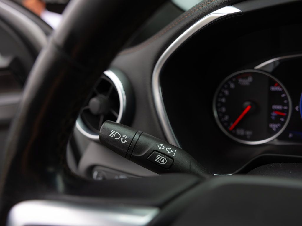 Used 2020 Chevrolet Blazer Premier w/ Driver Confidence II Package FWD image 19