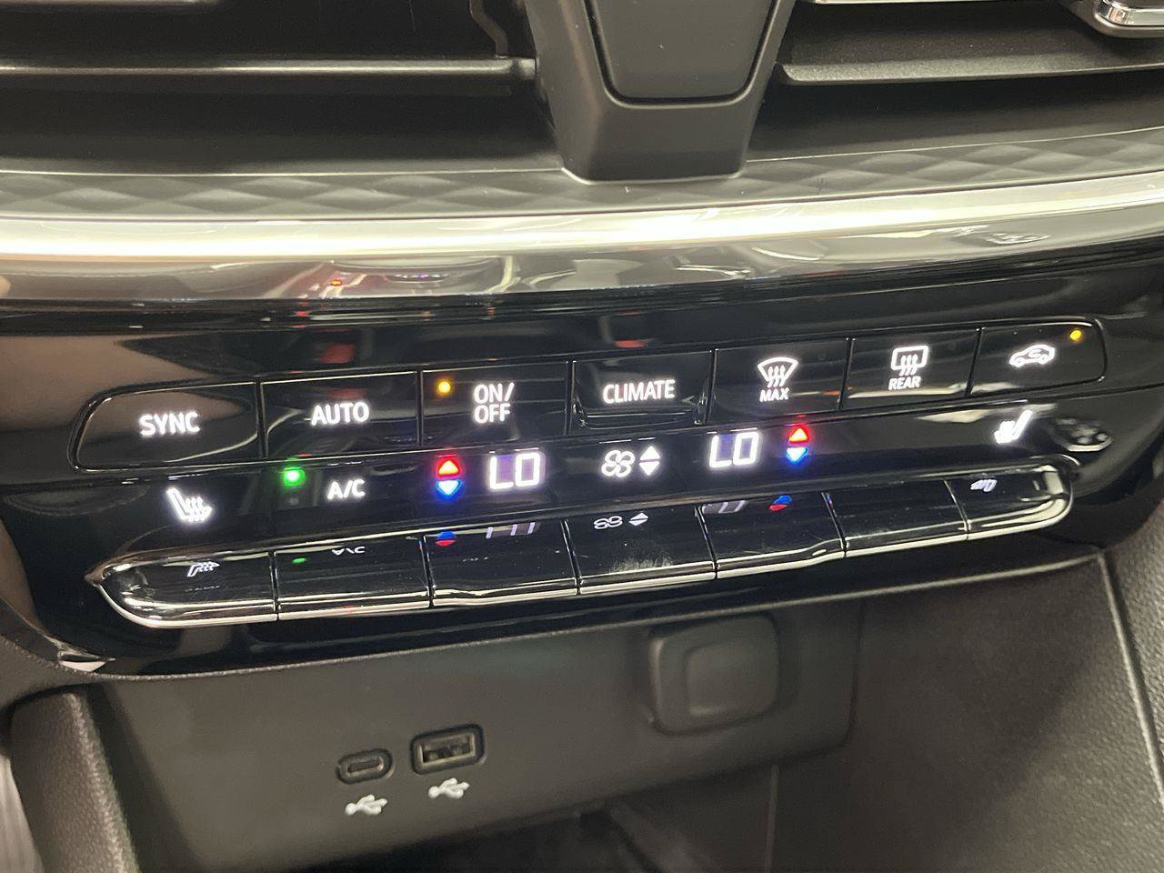 Used 2026 Buick Encore GX Avenir w/ Avenir Technology Package AWD/4WD image 21