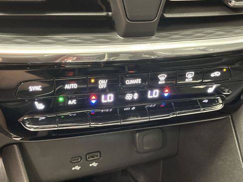 Used 2026 Buick Encore GX Avenir w/ Avenir Technology Package AWD/4WD image 21