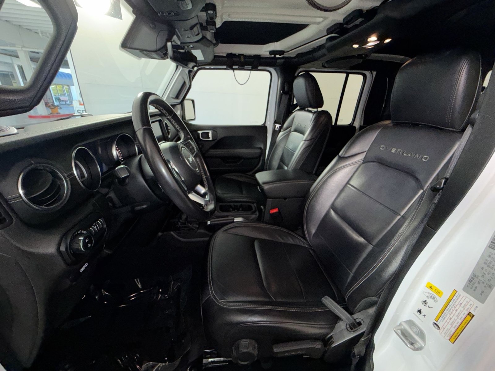 Used 2020 Jeep Gladiator Overland AWD/4WD image 13