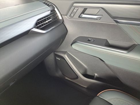 Certified 2025 GMC Acadia AT4 image 31