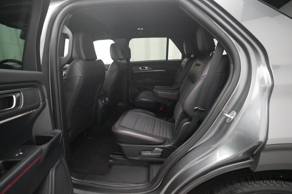 Used 2026 Ford Explorer ST-Line AWD/4WD image 18