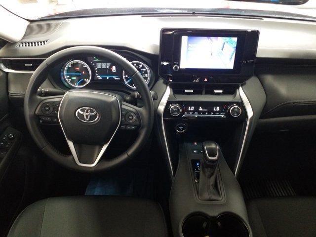 Used 2023 Toyota Venza LE AWD/4WD image 3