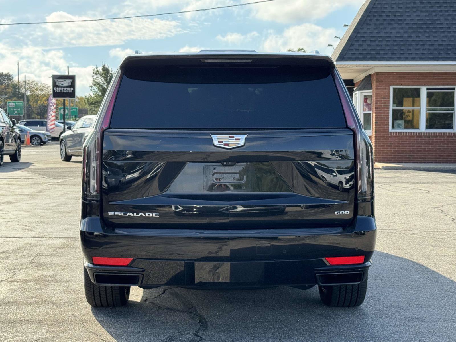 Used 2023 Cadillac Escalade ESV Sport w/ Touring Package AWD/4WD image 5