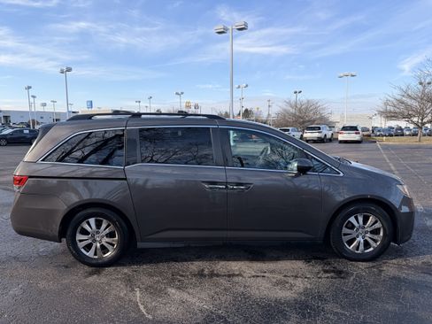 Used 2016 Honda Odyssey SE image 2