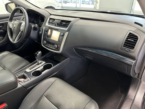 Used 2016 Nissan Altima 2.5 SL w/ 2.5 Technology Package image 26