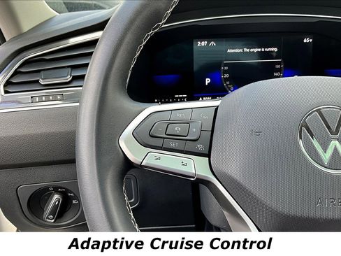 Used 2023 Volkswagen Tiguan SE AWD/4WD image 11