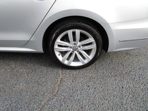Used 2018 Volkswagen Passat 2.0T SE image 24