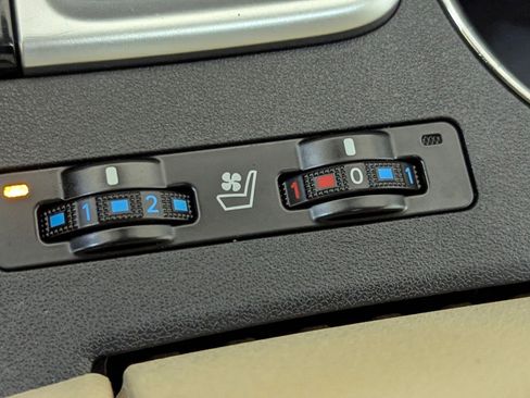 Used 2019 Toyota Highlander Limited image 28