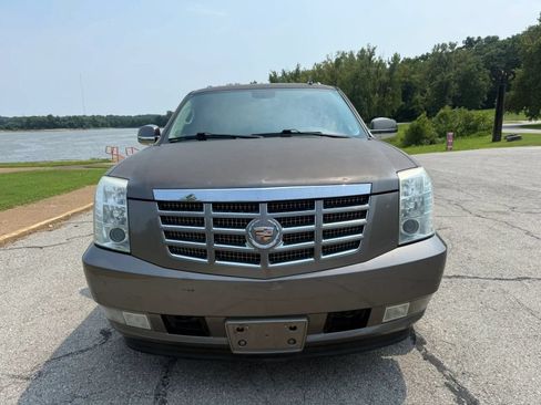 Used 2013 Cadillac Escalade ESV Luxury AWD/4WD image 2