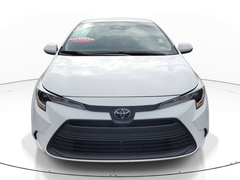 Certified 2025 Toyota Corolla LE image 2