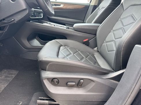 Used 2025 Volkswagen Atlas SE image 7