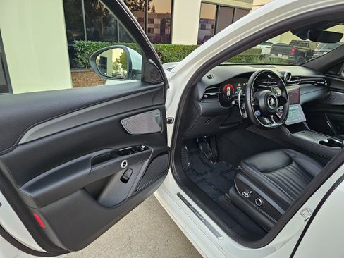 Used 2024 Maserati Grecale GT image 11