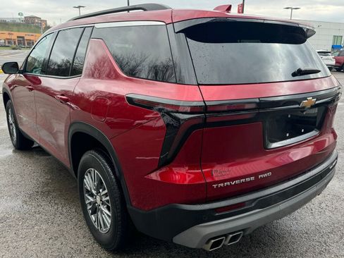 Used 2024 Chevrolet Traverse LT w/ Enhanced Driving Package image 5