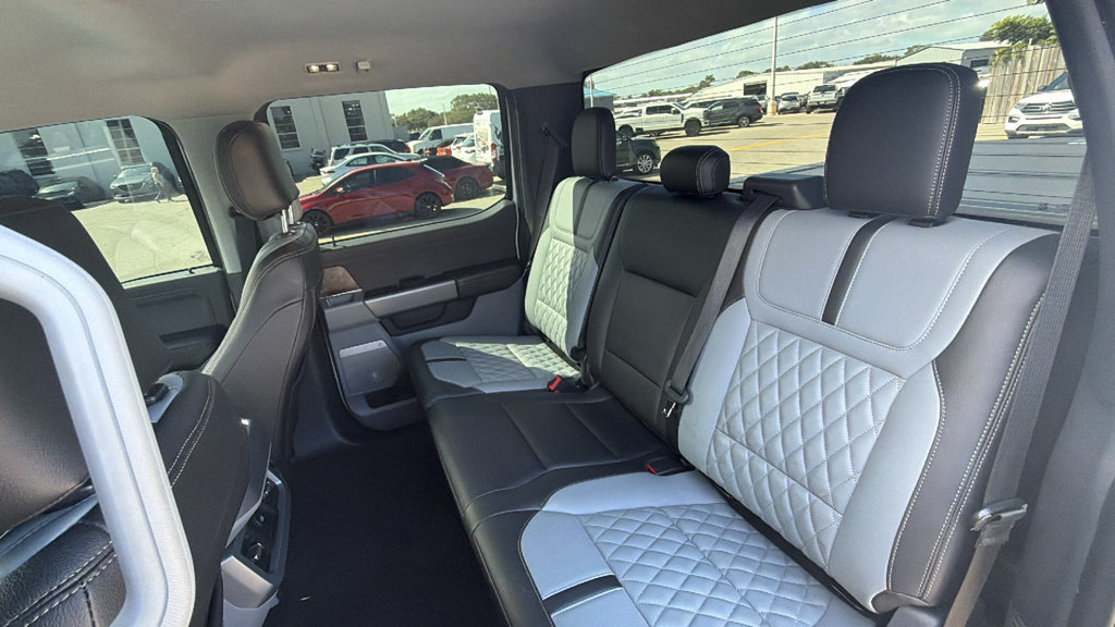 Used 2023 Ford F250 XLT w/ Black Appearance Package AWD/4WD image 25