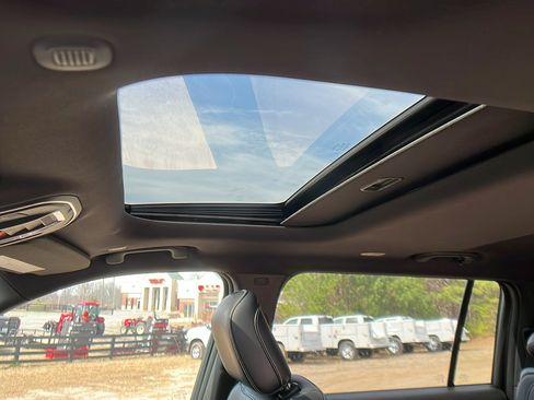 New 2025 Jeep Grand Cherokee L Altitude image 16