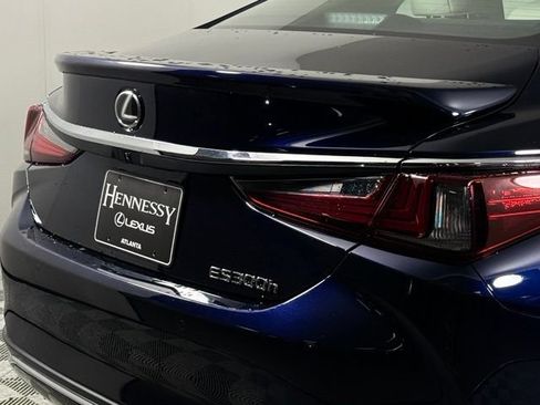 Used 2025 Lexus ES 300h w/ Premium Package FWD image 17