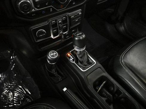 Used 2022 Jeep Wrangler Unlimited Sahara w/ Cold Weather Group AWD/4WD image 12