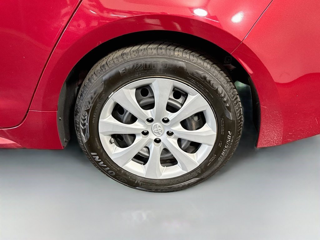 Used 2022 Toyota Corolla LE FWD image 35
