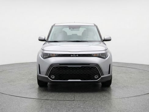Used 2025 Kia Soul LX w/ LX Technology Package image 2