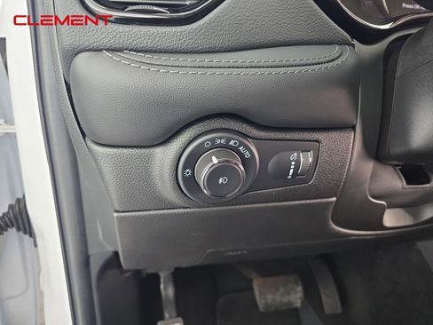 Used 2022 Dodge Durango SXT image 11