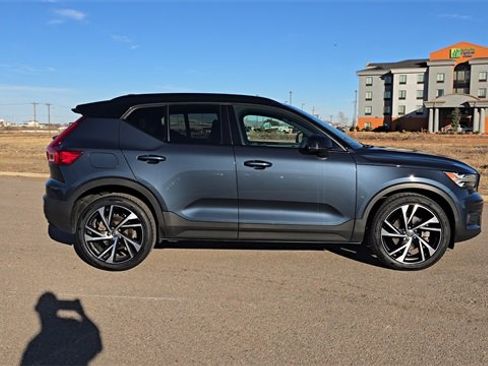 Used 2022 Volvo XC40 T5 R-Design w/ Climate Package image 5
