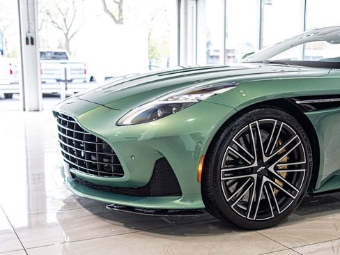Used 2025 Aston Martin DB12 Coupe RWD image 4