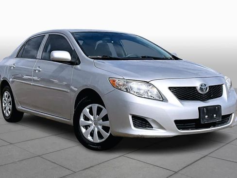 Used 2010 Toyota Corolla LE image 3