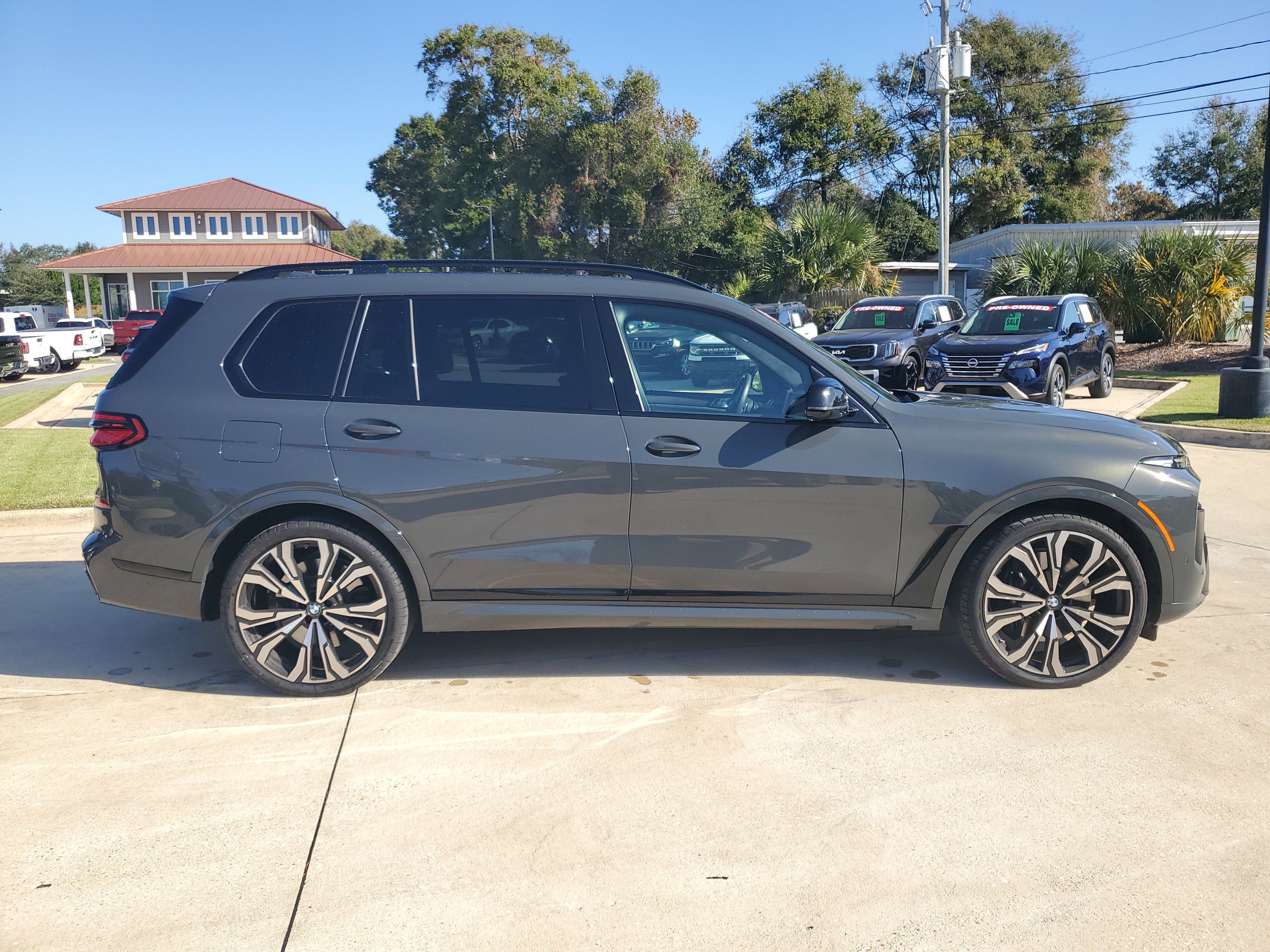 Used 2025 BMW X7 M60i AWD/4WD image 9