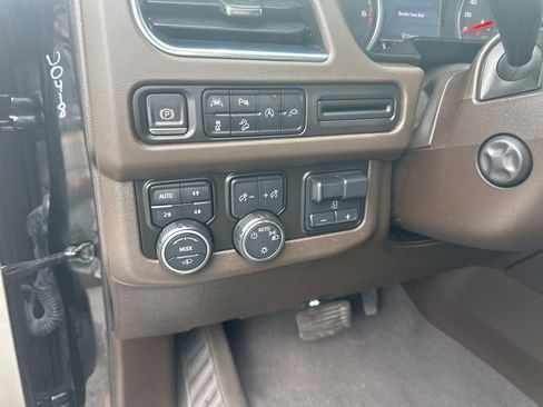 Used 2021 Chevrolet Suburban Z71 w/ Z71 Off-Road Package AWD/4WD image 11