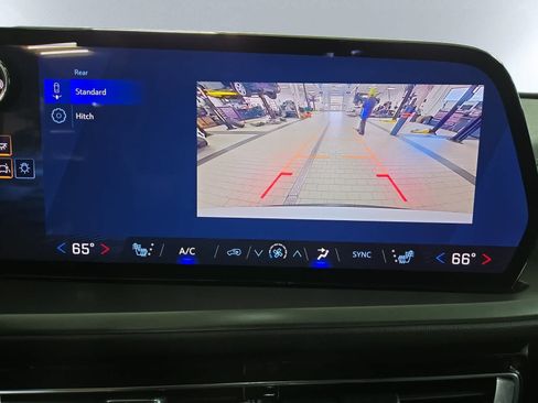 Used 2025 Chevrolet Traverse LT AWD/4WD image 16
