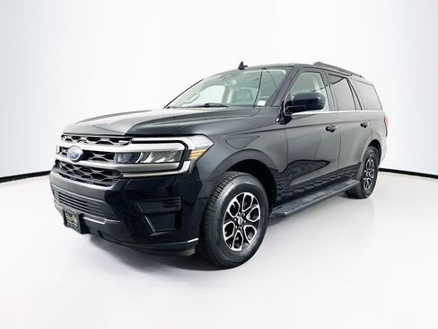 Used 2024 Ford Expedition XLT image 3