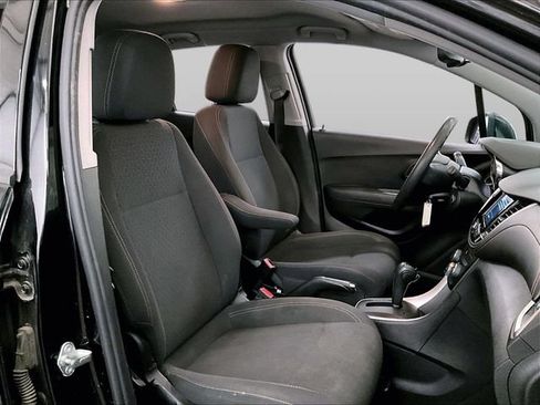 Used 2019 Chevrolet Trax LS w/ Tint and Cruise Package AWD/4WD image 8