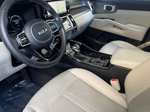 Used 2023 Kia Sorento SX image 4