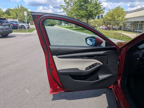 Used 2023 MAZDA MAZDA3 s FWD image 14