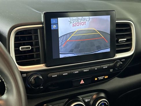 Used 2025 Hyundai Venue SEL FWD image 19