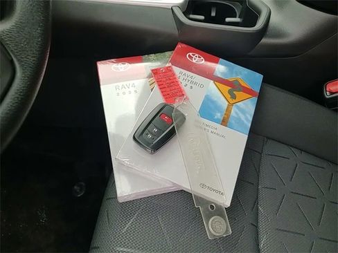 Used 2025 Toyota RAV4 XLE image 7
