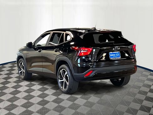 Used 2025 Chevrolet Trax RS w/ Driver Confidence Package FWD image 4