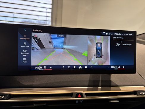 Used 2026 BMW iX xDrive60 w/ Premium Package image 23